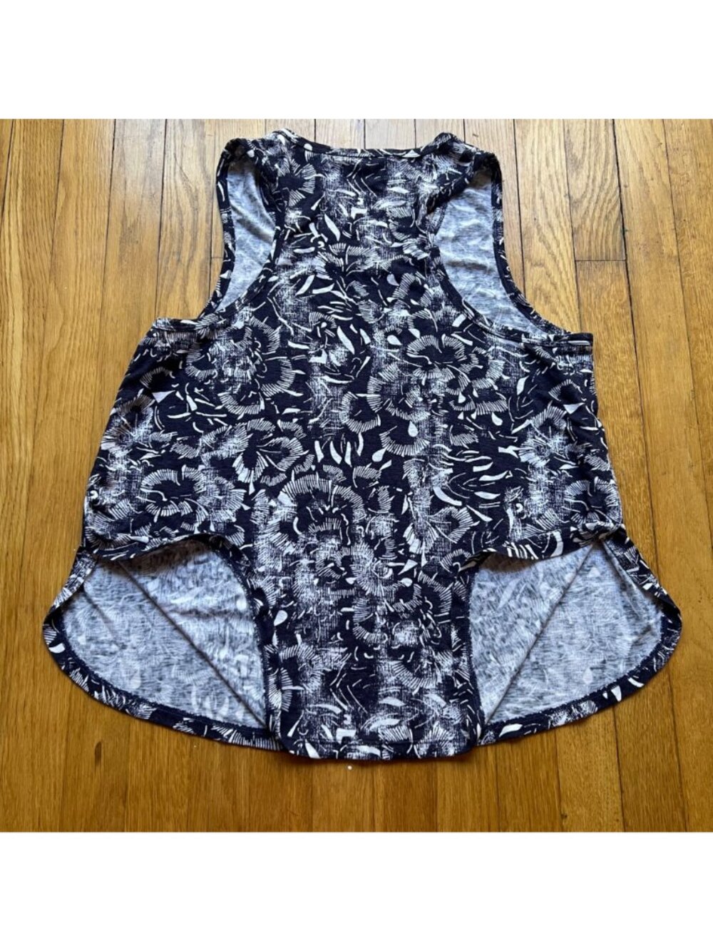 Athleta Size XL Navy Blue White Breezy Leaf Print Round Neck Racerback Tank Top - Picture 13 of 14